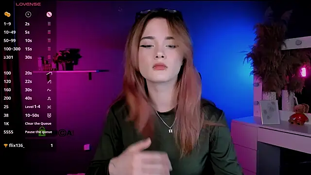 liana kisses online show from 10, 10, 2025