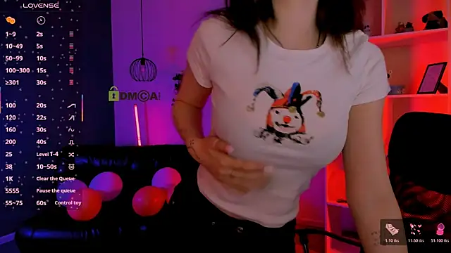 liana kisses online show from 10, 4, 2026