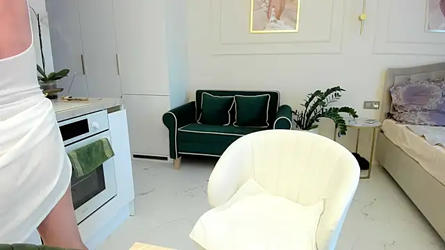 Jolie Ozolla online show from 15, 10, 2025