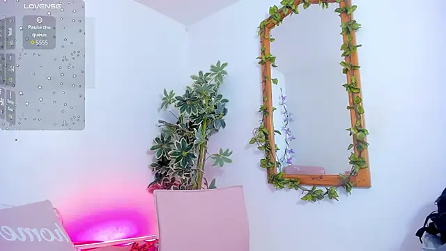 BarbaraKnox  online show from 9, 10, 2025