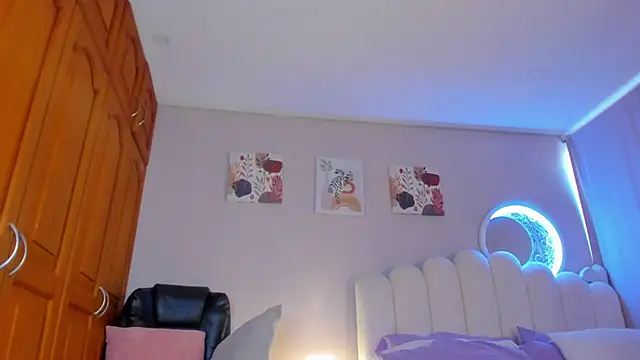 Snapshot of martinaaricci chatting on 12, 11, 2025 martinaaricci online show from 12, 11, 2025