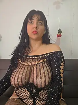 bigboobsrose1 online show from 16, 6, 2026