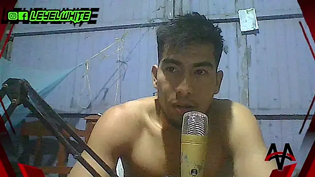 Snapshot of leyel00155 chatting on 10, 10, 2025 leyel00155 online show from 10, 10, 2025