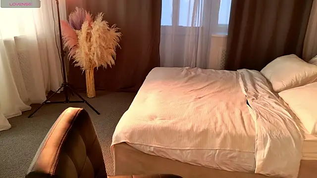 EmiliaDreams online show from 11, 9, 2025