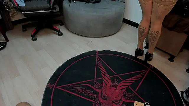 selene red  online show from 27, 3, 2026