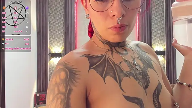 selene red  online show from 20, 2, 2025