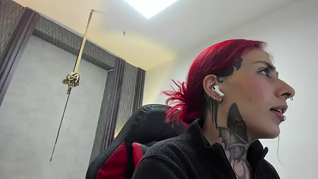 selene red  online show from 15, 6, 2026