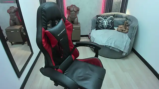 selene red  online show from 25, 2, 2025