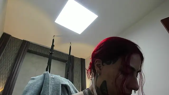 selene red  online show from 26, 4, 2026