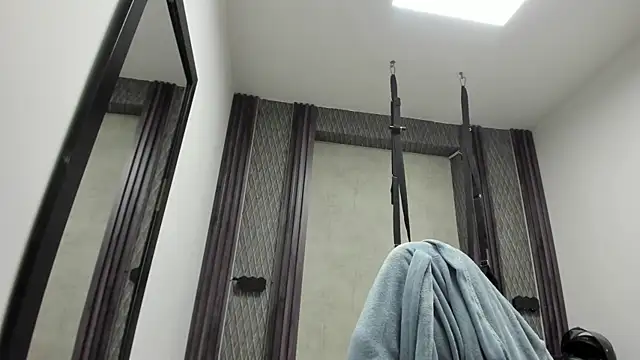 selene red  online show from 27, 5, 2026