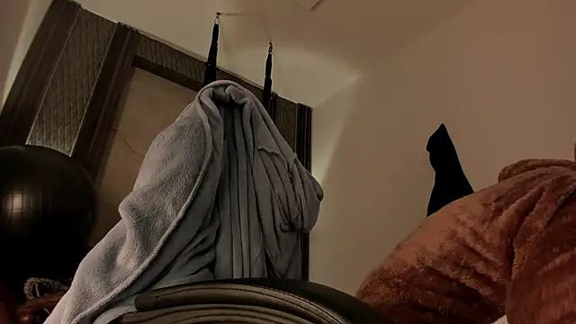 selene red  online show from 10, 10, 2025