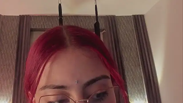 selene red  online show from 13, 12, 2025