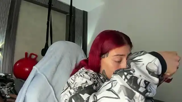 selene red  online show from 17, 12, 2025