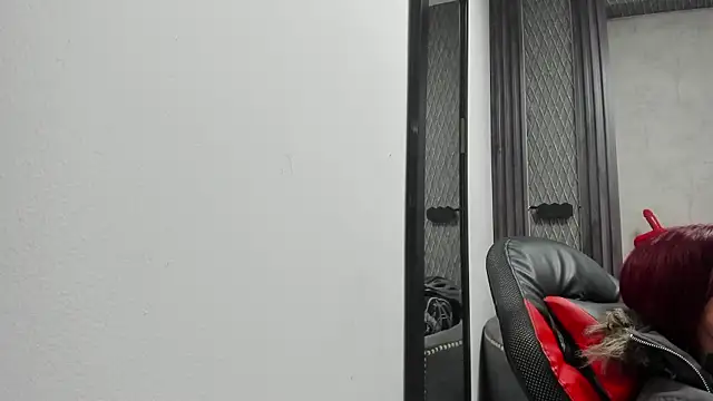 selene red  online show from 5, 2, 2026