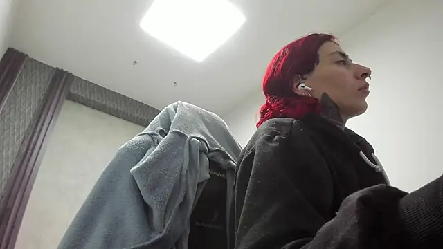 selene red  online show from 14, 4, 2026