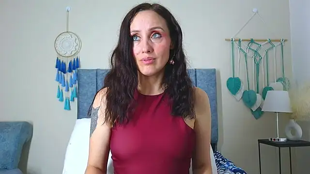 Snapshot of IberianMoonMK chatting on 8, 11, 2025 IberianMoonMK online show from 8, 11, 2025