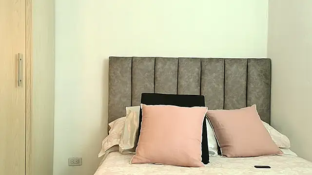 karina lewis  online show from 7, 2, 2026