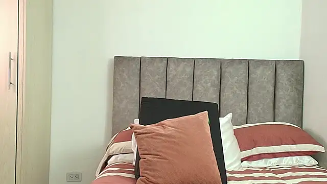Snapshot of karina_lewis_ chatting on 2, 5, 2026 karina lewis online show from 2, 5, 2026