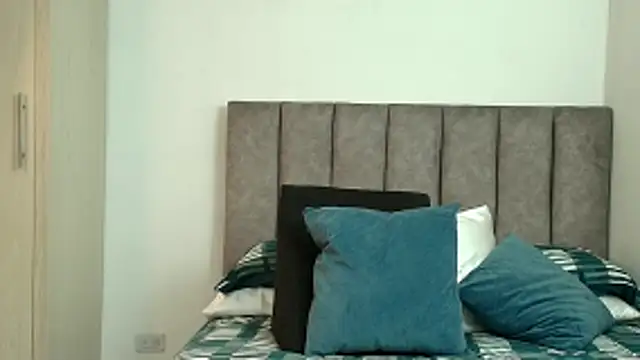 karina lewis  online show from 25, 3, 2026