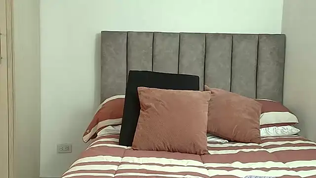 karina lewis  online show from 23, 4, 2026