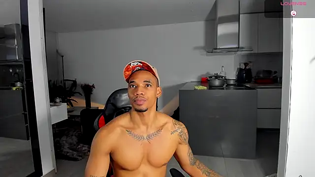 Snapshot of TROYWESLY- chatting on 24, 10, 2025 TROYWESLY- online show from 24, 10, 2025