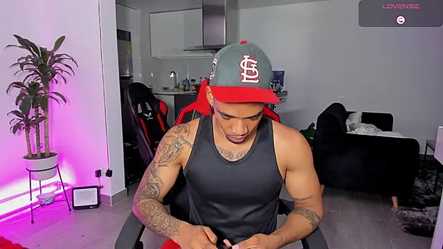 Snapshot of TROYWESLY- chatting on 5, 11, 2025 TROYWESLY- online show from 5, 11, 2025