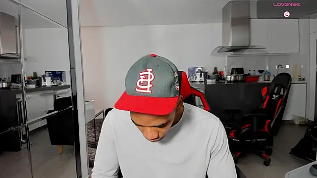 Snapshot of TROYWESLY- chatting on 6, 11, 2025 TROYWESLY- online show from 6, 11, 2025