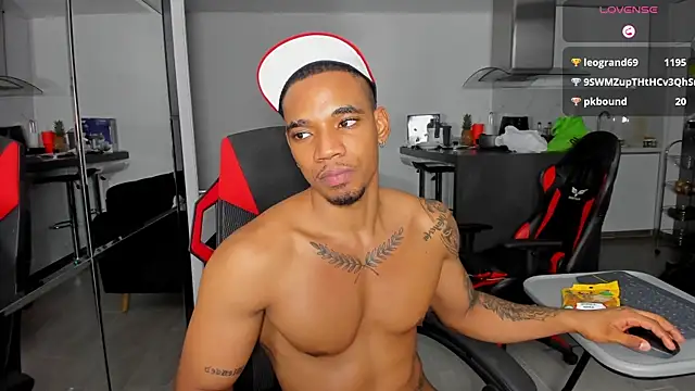 Snapshot of TROYWESLY- chatting on 7, 11, 2025 TROYWESLY- online show from 7, 11, 2025