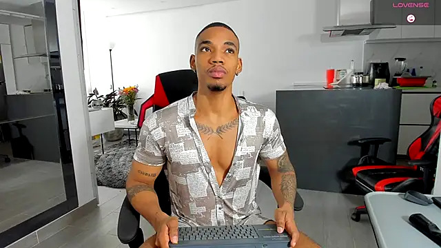 Snapshot of TROYWESLY- chatting on 19, 10, 2025 TROYWESLY- online show from 19, 10, 2025