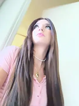 Snapshot of 18petitewhitegirl chatting on 21, 2, 2025 18petitewhitegirl online show from 21, 2, 2025