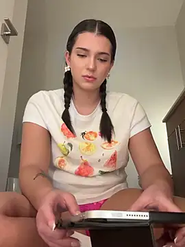 18petitewhitegirl online show from 30, 6, 2026