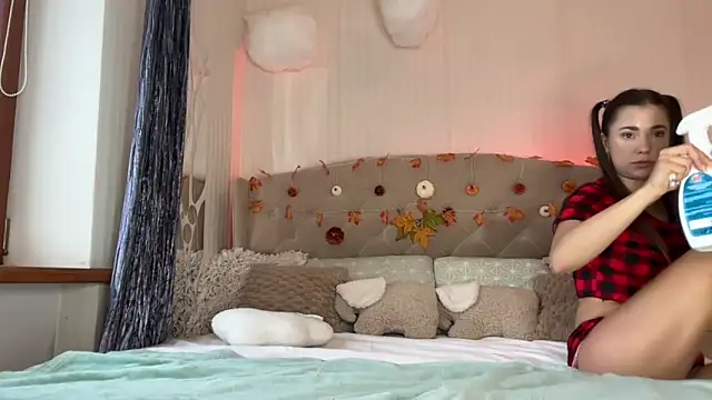 Snapshot of Mika_Miller chatting on 12, 10, 2025 Mika Miller online show from 12, 10, 2025