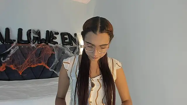 sara saenz99 online show from 21, 10, 2025