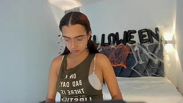 sara saenz99 online show from 24, 10, 2025