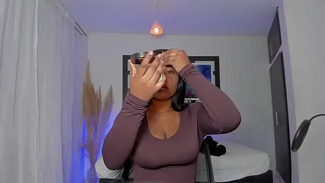 Scarlett 811 online show from 2, 5, 2026
