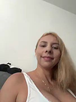 Snapshot of DollMagguie chatting on 9, 9, 2025 DollMagguie online show from 9, 9, 2025