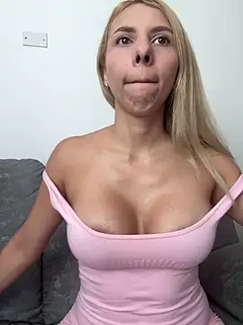 Snapshot of DollMagguie chatting on 21, 3, 2025 DollMagguie online show from 21, 3, 2025