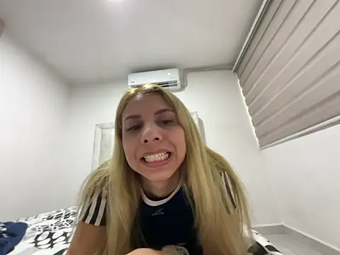 Snapshot of DollMagguie chatting on 19, 5, 2026 DollMagguie online show from 19, 5, 2026