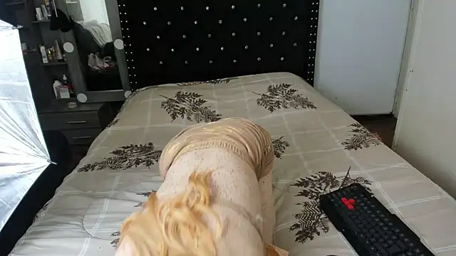 valerie luxe  online show from 14, 11, 2025