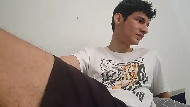Paulhot018 online show from 9, 3, 2025
