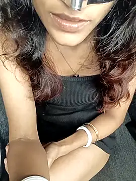 REVA DARLING online show from 8, 9, 2025