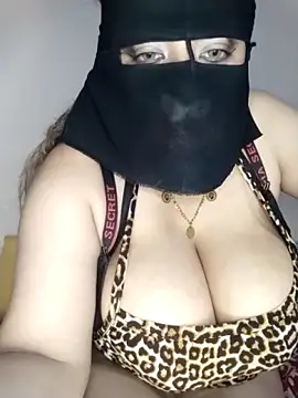 Snapshot of Rihaamm chatting on 16, 10, 2025 Rihaamm online show from 16, 10, 2025