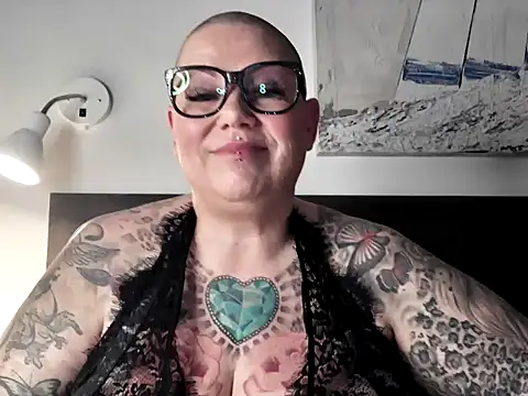 gepiercte nippel online show from 5, 12, 2024