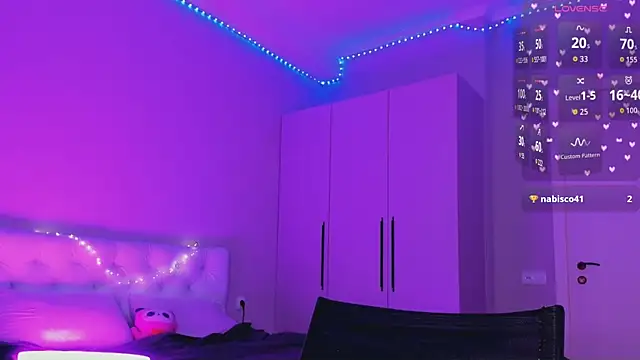 bitchpeace  online show from 20, 11, 2025