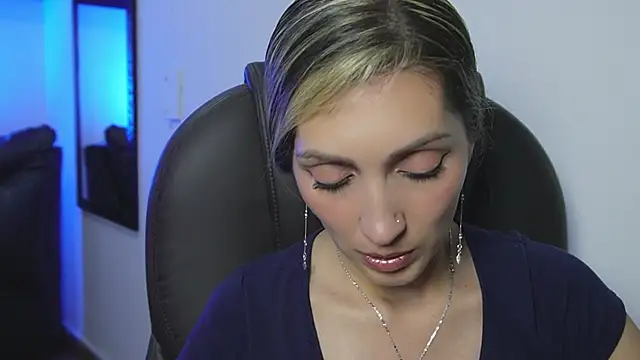 Snapshot of anny_sweet72 chatting on 25, 4, 2026 anny sweet72 online show from 25, 4, 2026