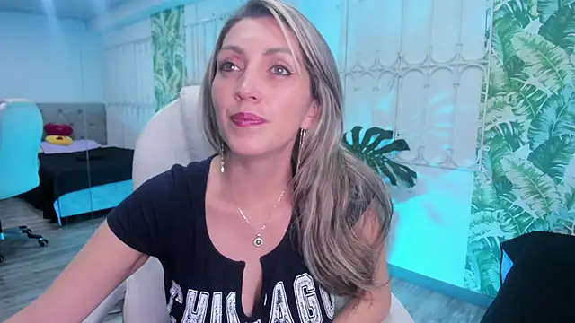 Snapshot of anny_sweet72 chatting on 19, 9, 2025 anny sweet72 online show from 19, 9, 2025