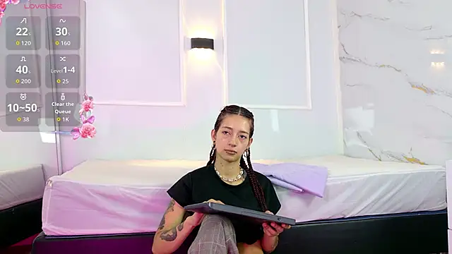 Snapshot of zorravioletta1 chatting on 27, 5, 2026 zorravioletta1 online show from 27, 5, 2026