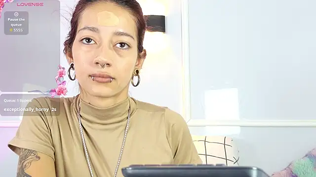 Snapshot of zorravioletta1 chatting on 7, 6, 2026 zorravioletta1 online show from 7, 6, 2026