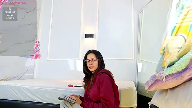 zorravioletta1 online show from 12, 4, 2026