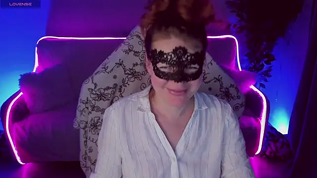 Sexy-Housewife online show from 6, 3, 2025